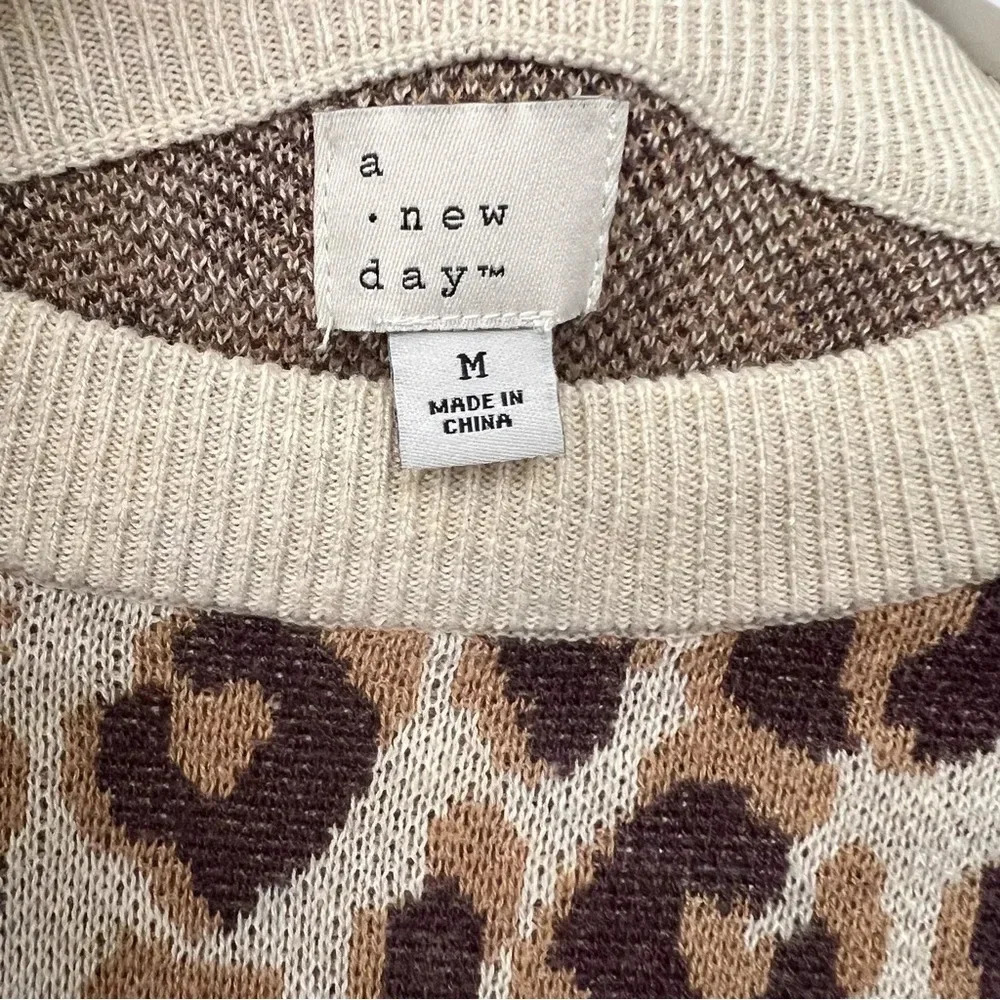 Leopard Print Cozy Crew Neck Knit Sweater Size Medium Animal Print - Picture 3 of 6